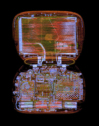 Illustration for article titled CT Scanner Bares Apple Notebook, PS3, and Big Mac to Their Core
